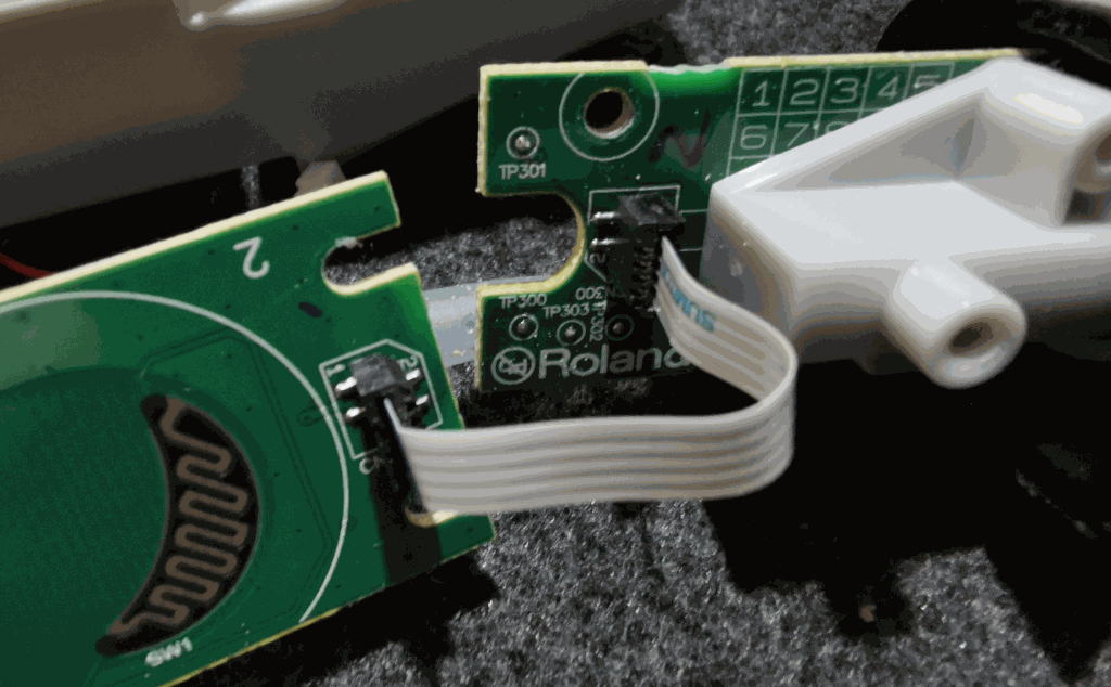 Immagine della diapositivaRoland Aerophone Mini AE-01 - Internals - Mainboard - Upper side 5 - Connection to mouthpiece