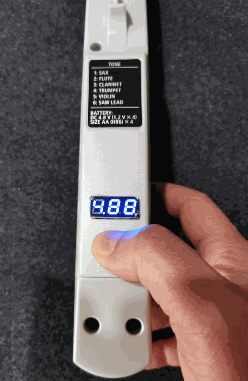 Roland Aerohone Mini - Adding a Voltmeter - Switched on